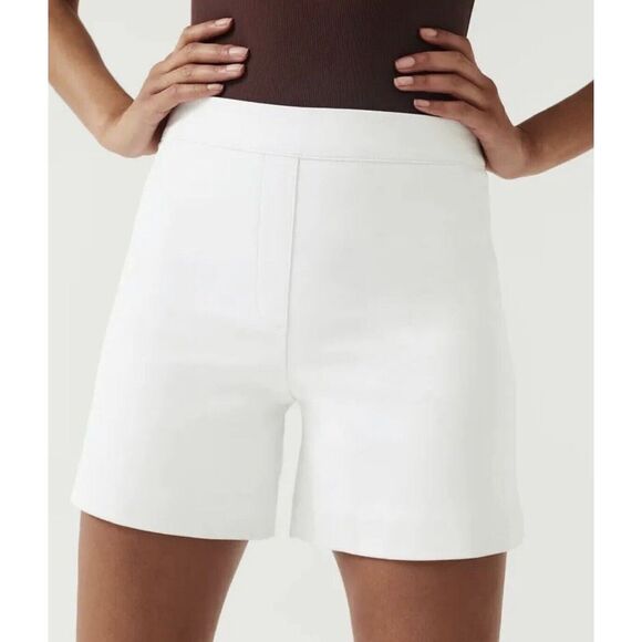 Spanx On-the-Go 6" Shorts Ultimate Opacity Technology White Plus Size‎ 2X NWT - Picture 1 of 11